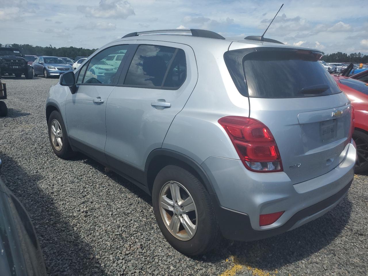 KL7CJLSB1MB348410 2021 CHEVROLET TRAX - Image 2