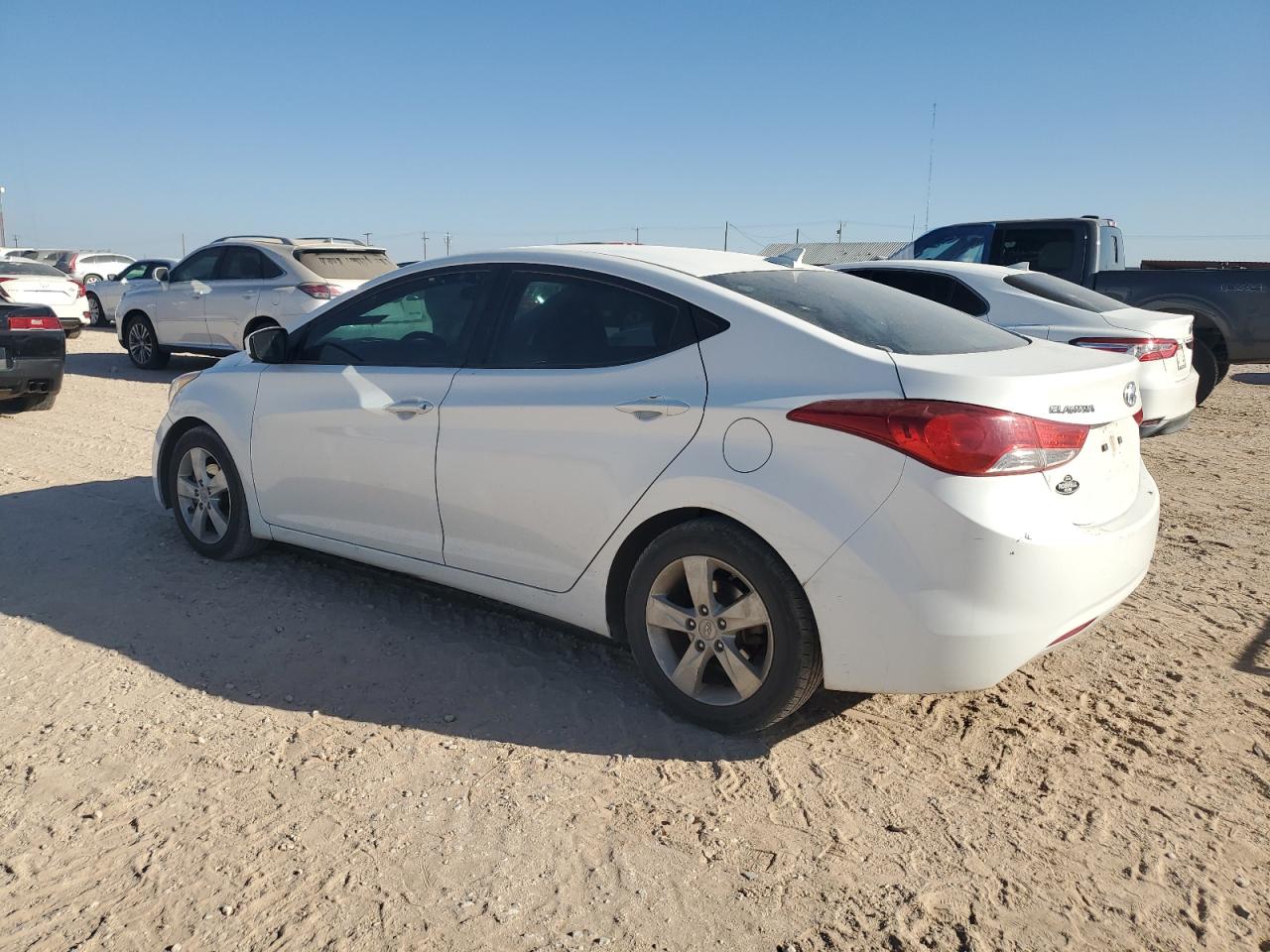 2013 Hyundai Elantra - Image 2