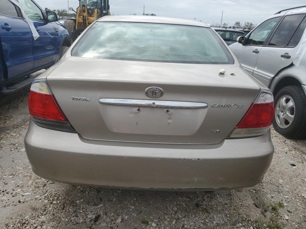 2005 Toyota Camry Le VIN: 4T1BF30K95U086611 Lot: 74279114