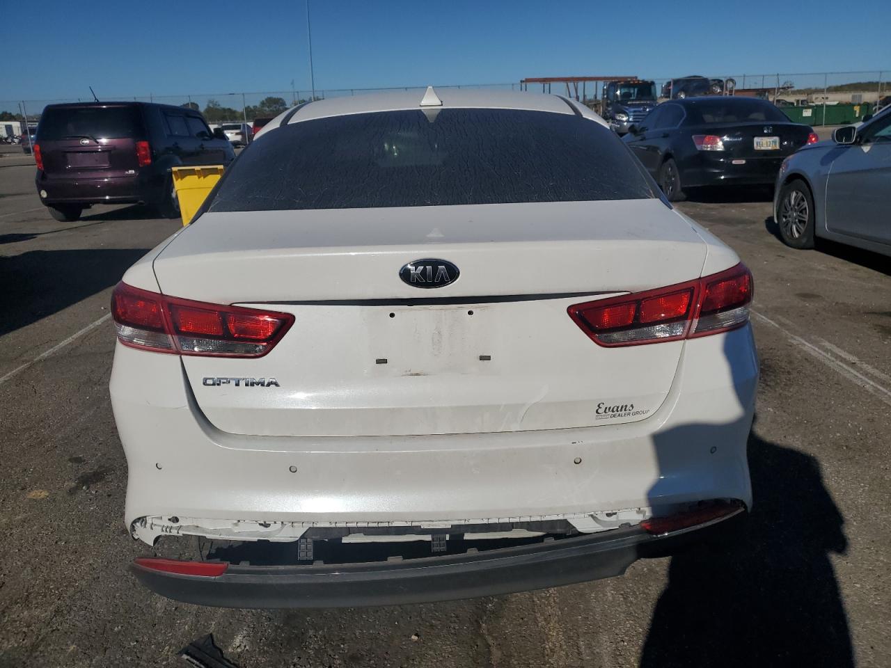 5XXGT4L3XJG265933 2018 Kia Optima Lx