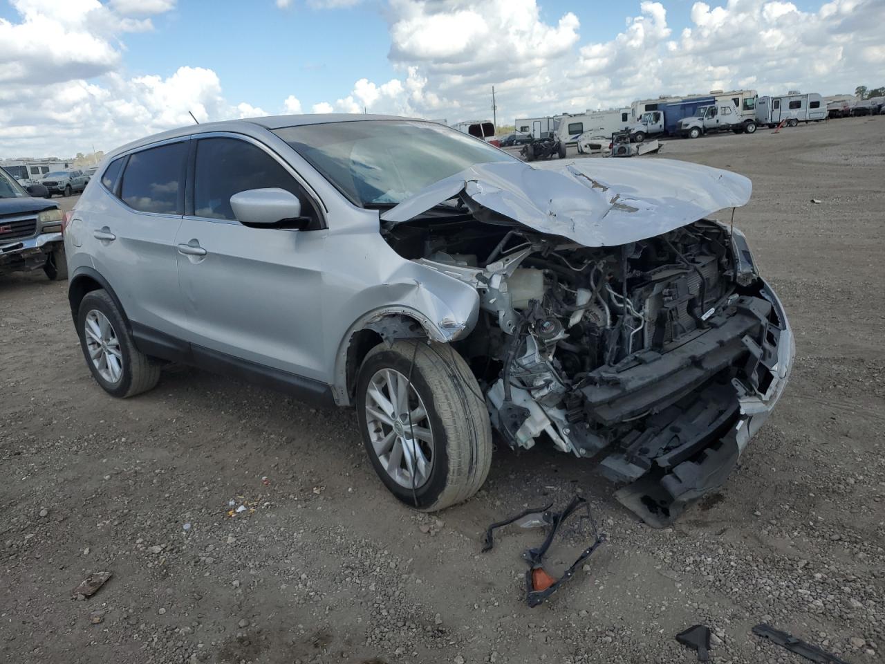 2018 Nissan Rogue - Image 4