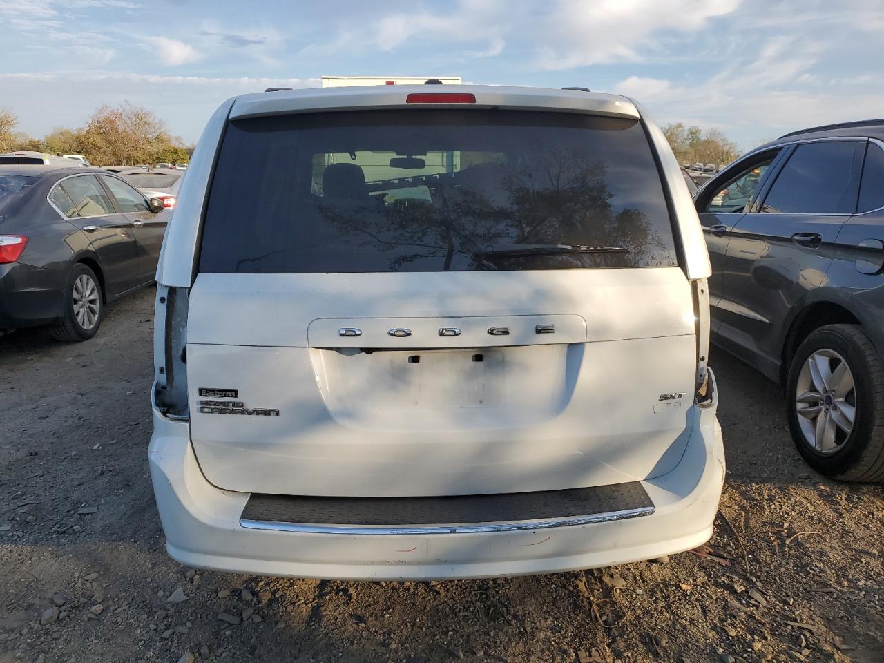 2C4RDGCG5HR755255 2017 Dodge Grand Caravan Sxt