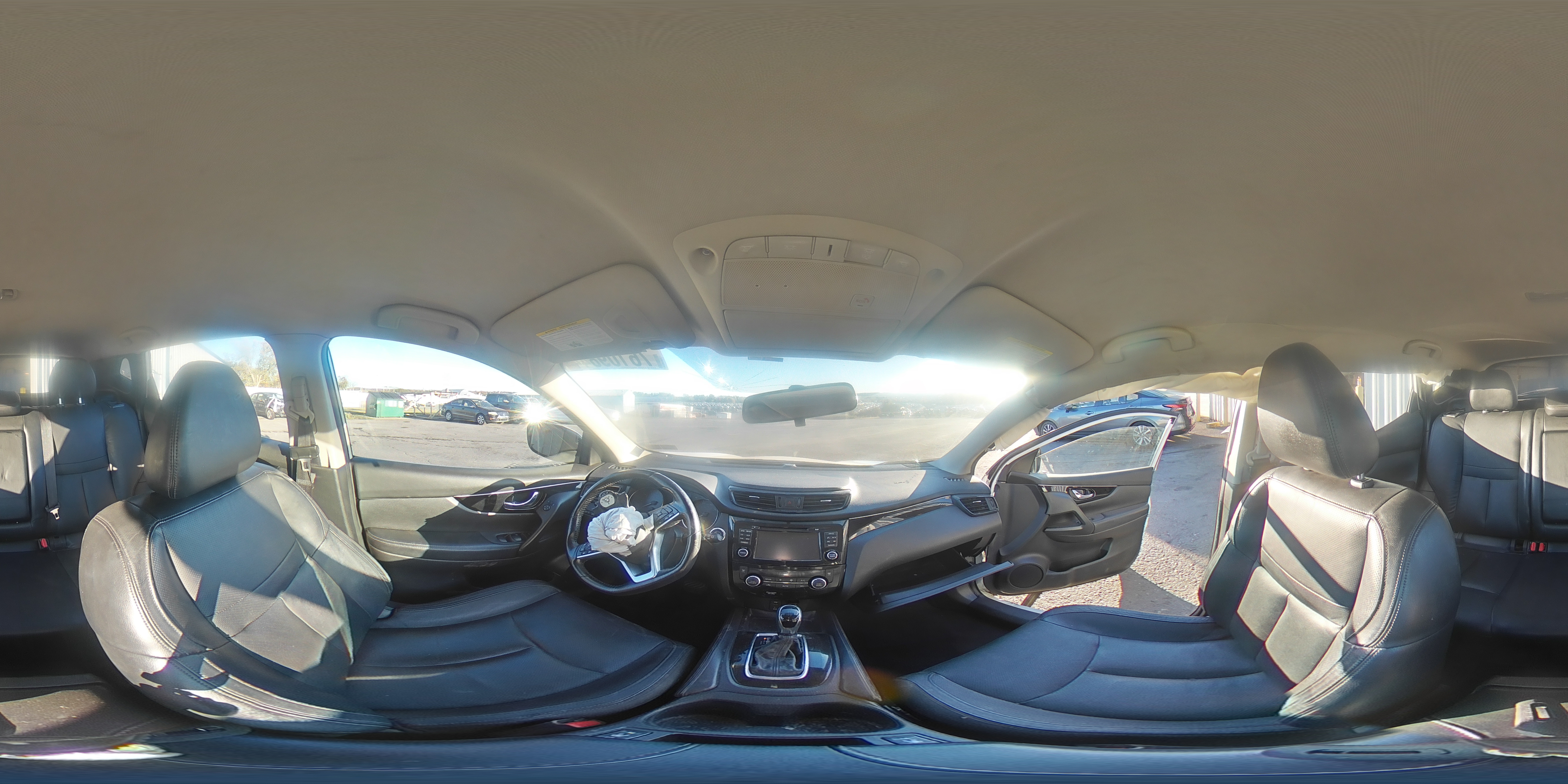 2017 Nissan Rogue - Image 16