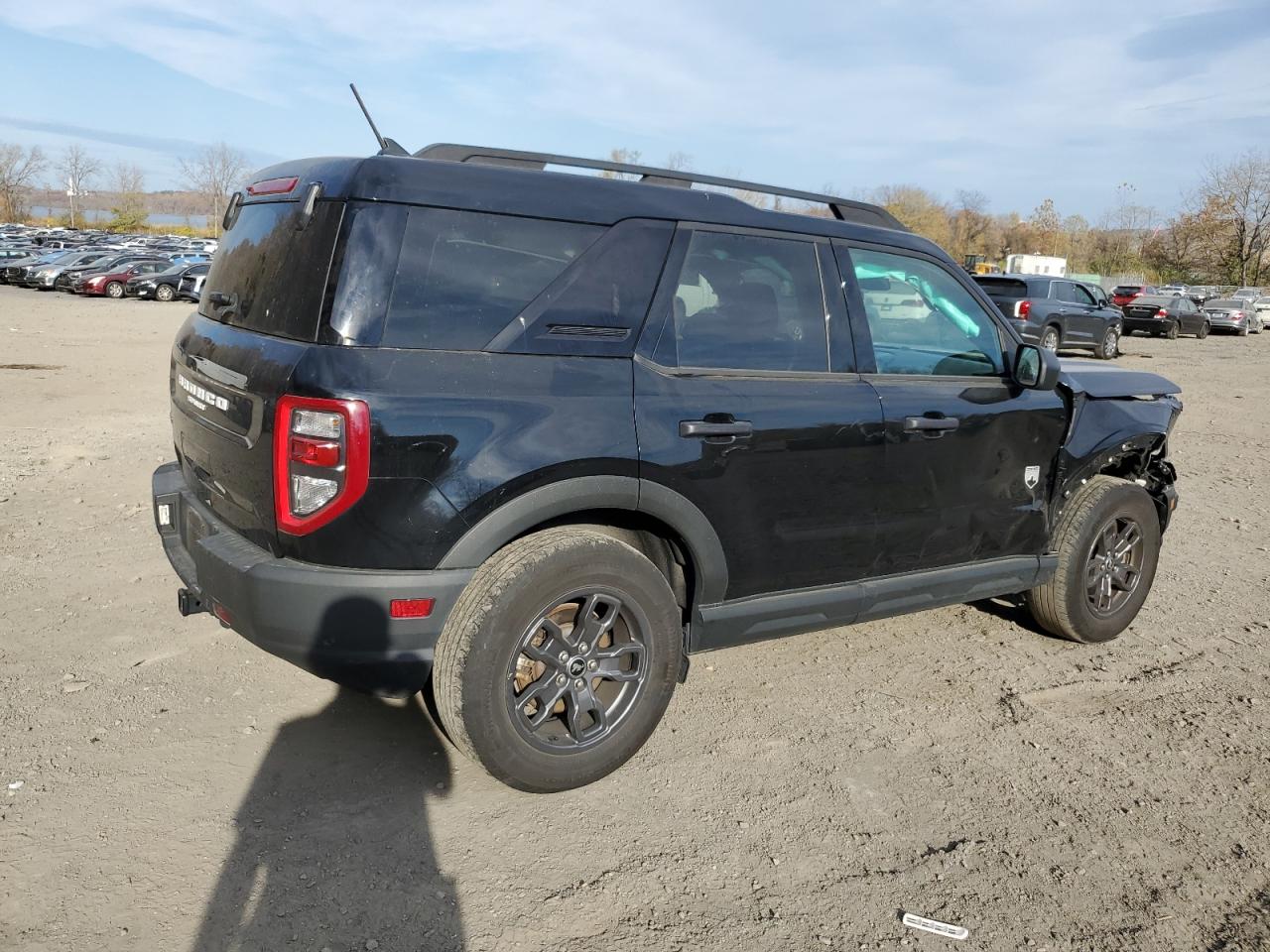 2022 Ford Bronco - Image 3