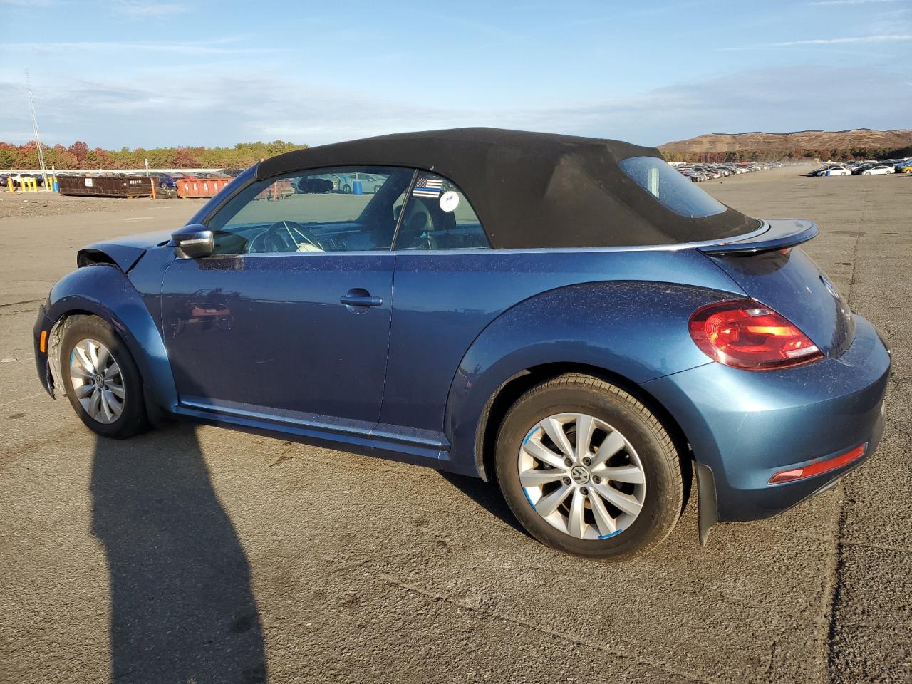2018 Volkswagen Beetle - Image 2