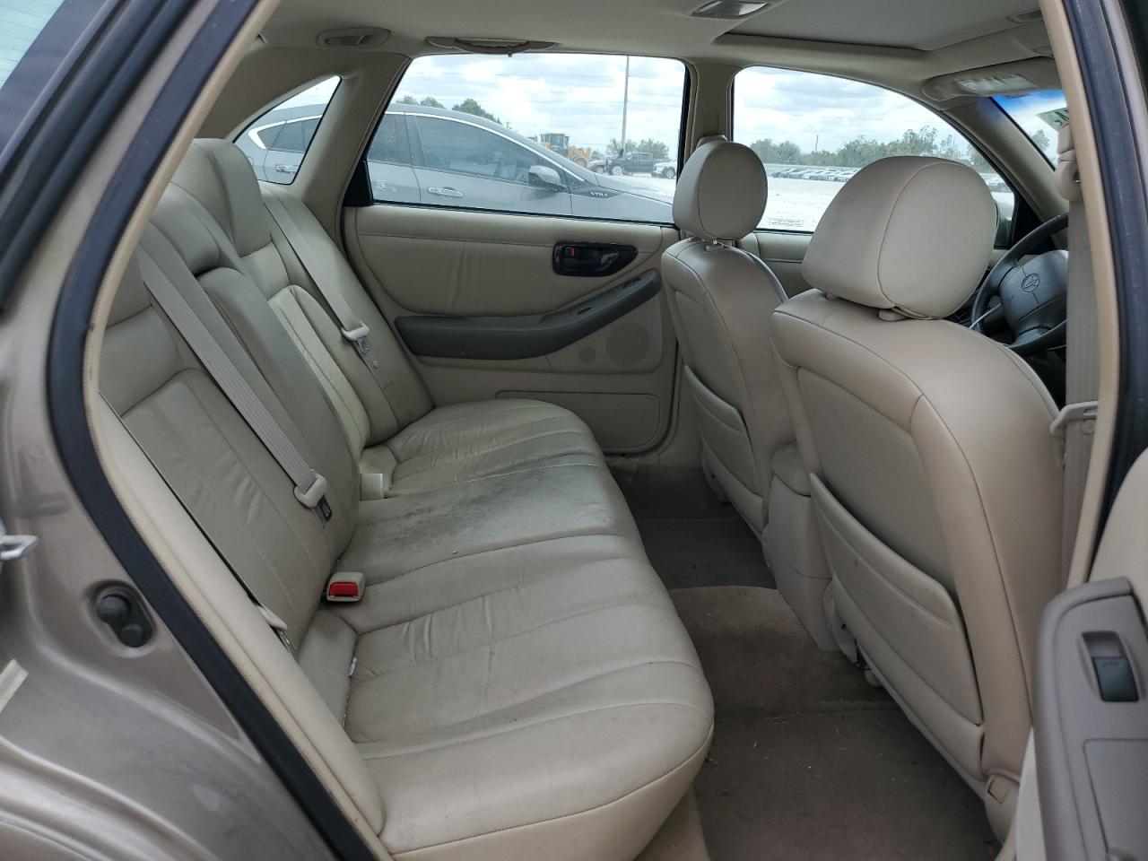 1999 Toyota Avalon - Image 10