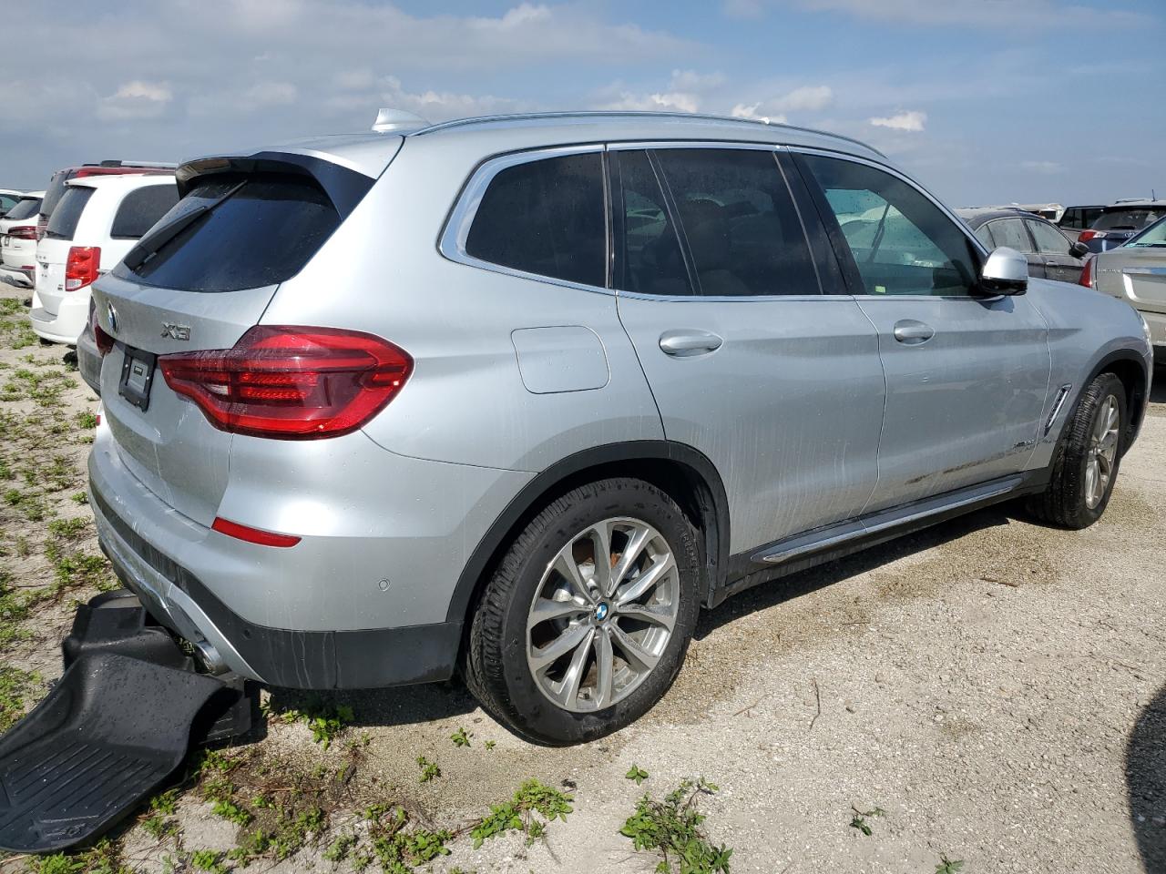 VIN 5UXTR9C5XJLC73012 2018 BMW X3 no.3