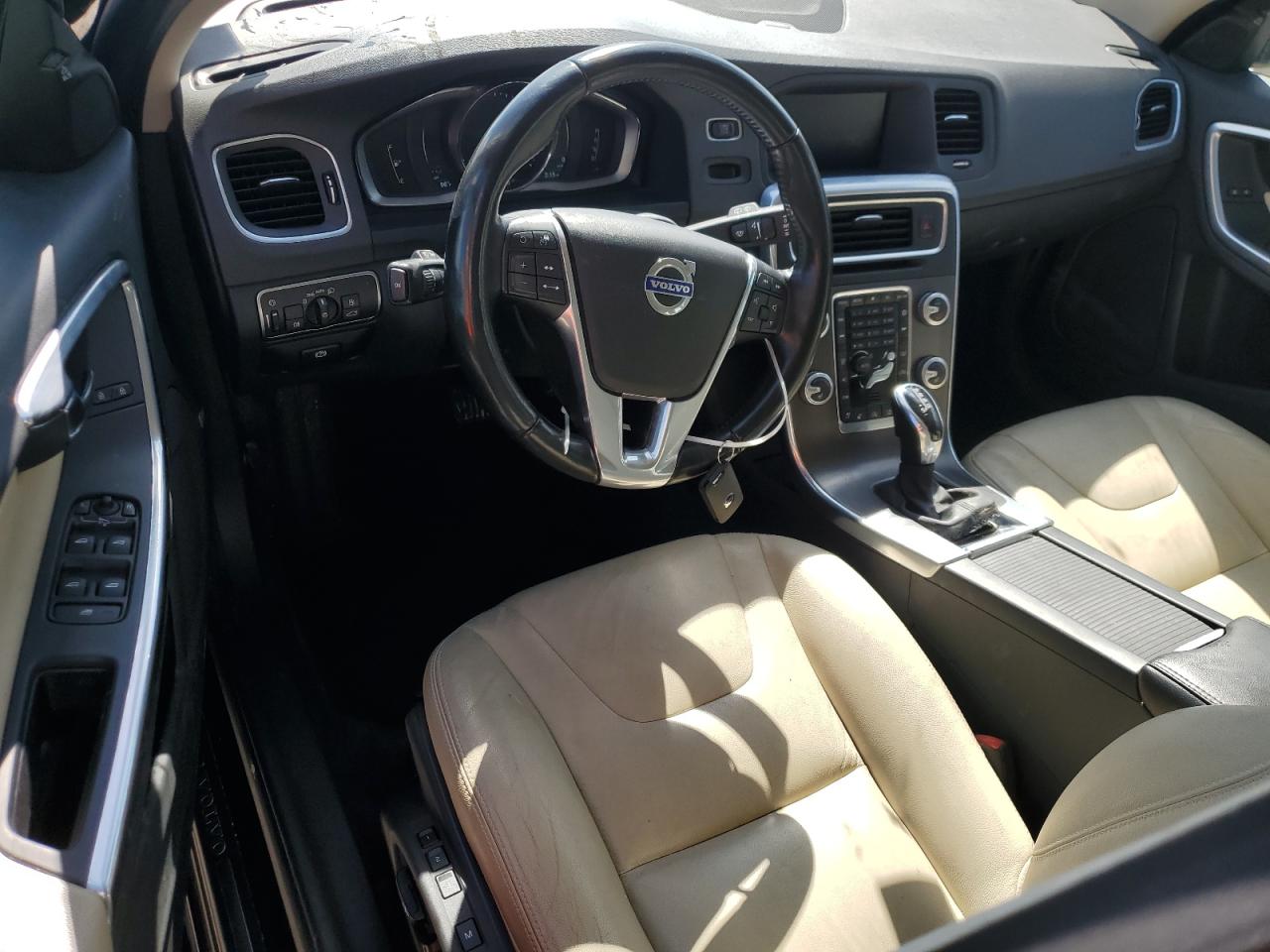 2016 Volvo V60 - Image 8