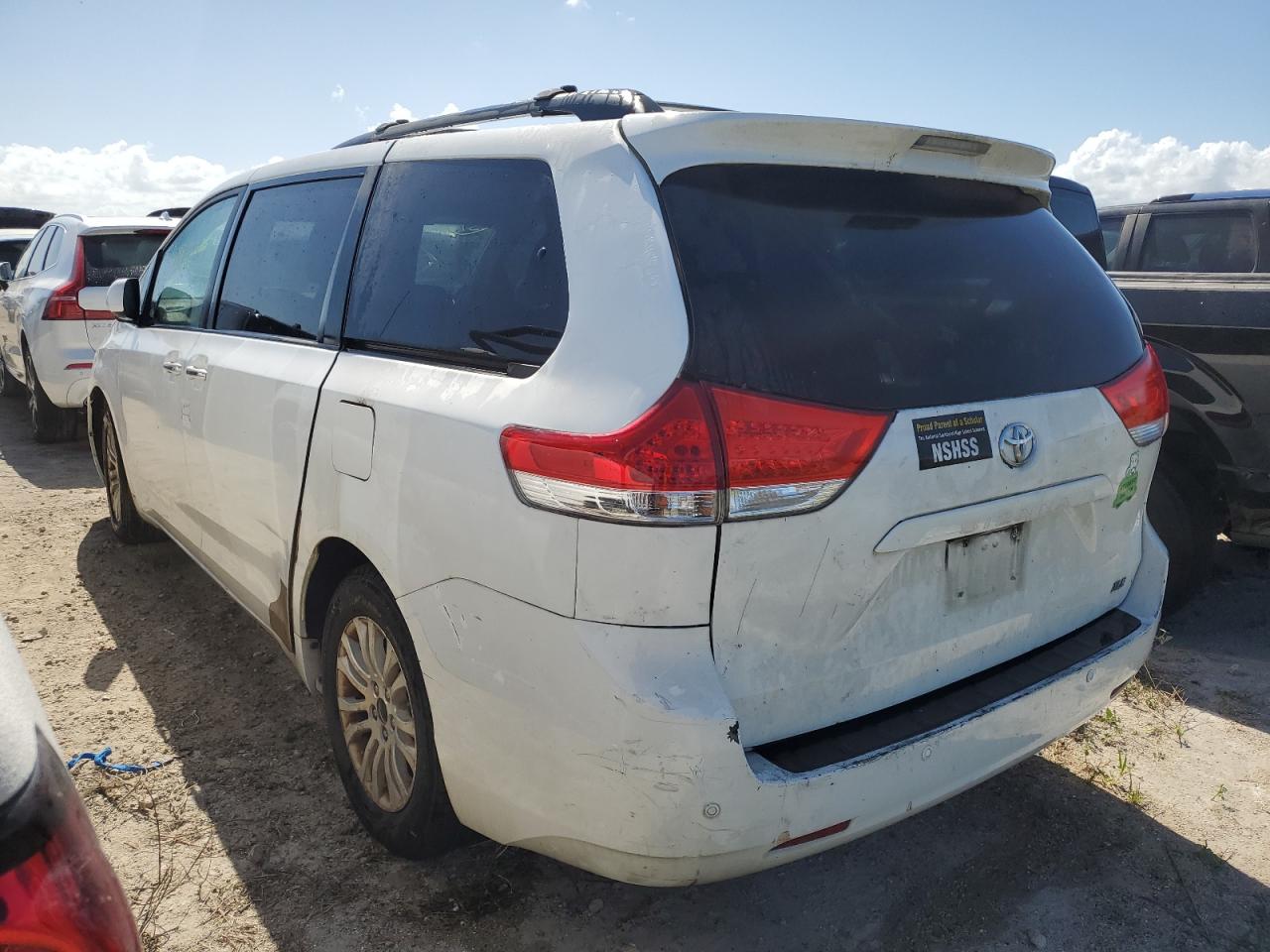 2014 Toyota Sienna - Image 2