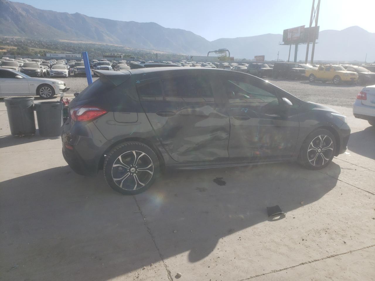 2019 Chevrolet Cruze - Image 3
