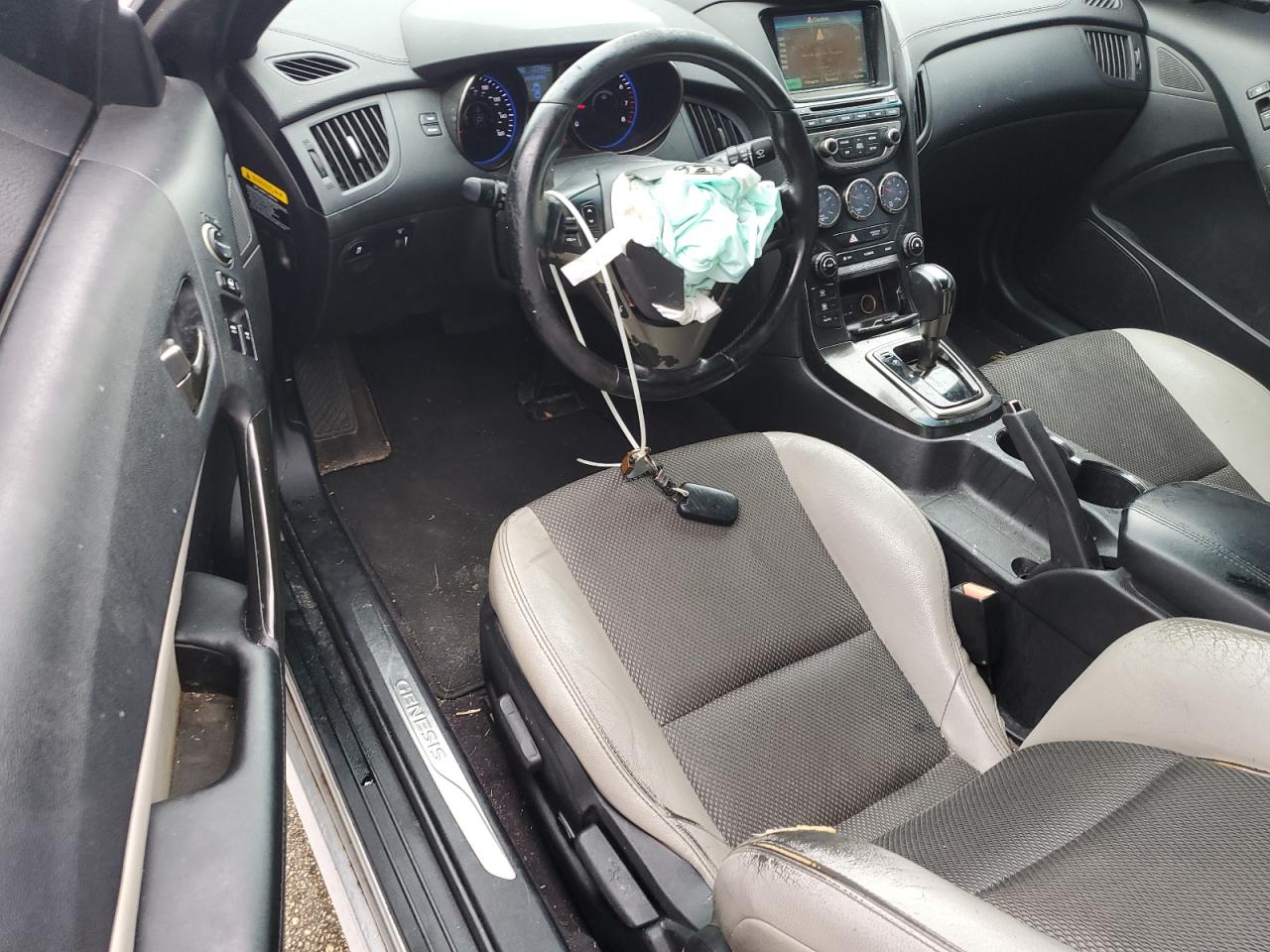 2013 Hyundai Genesis - Image 8
