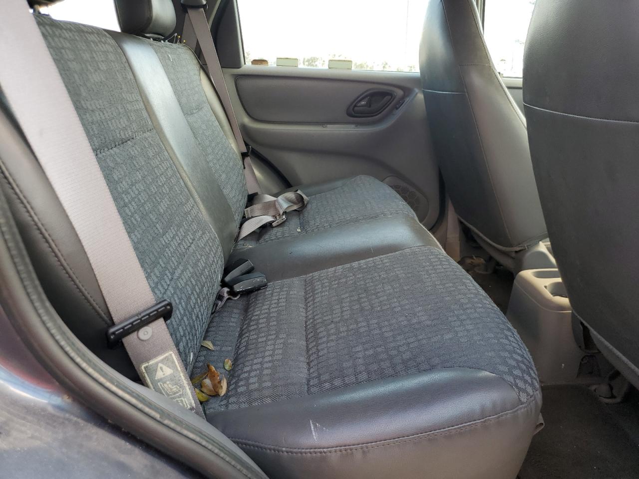 2001 Ford Escape - Image 11