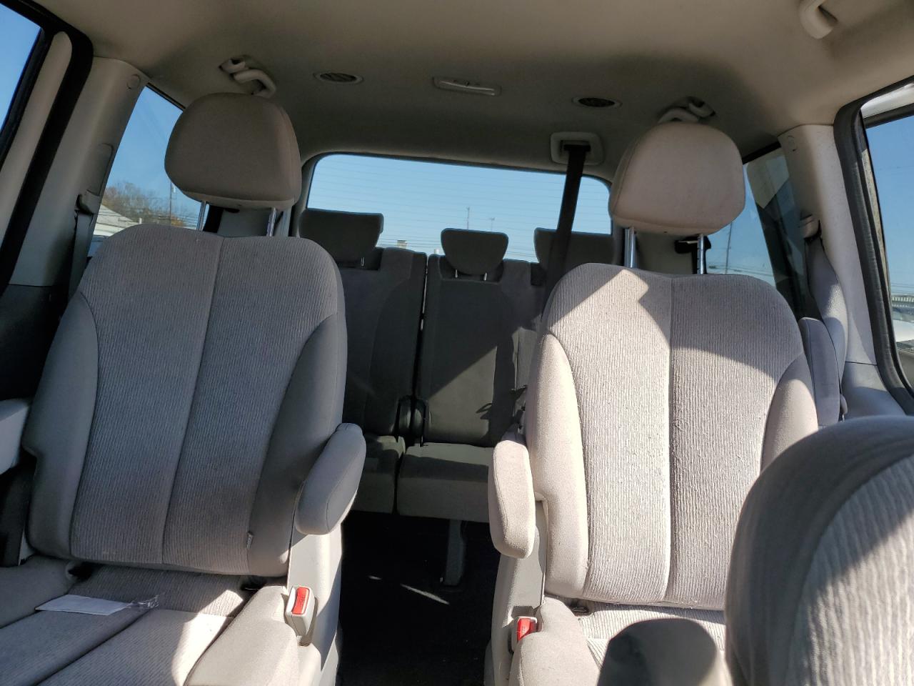 2012 Kia Sedona - Image 10