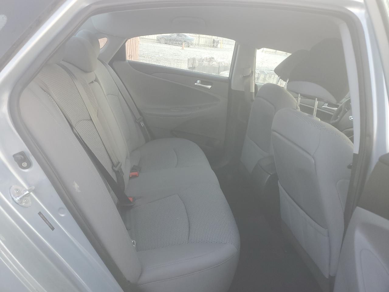 2011 Hyundai Sonata - Image 10