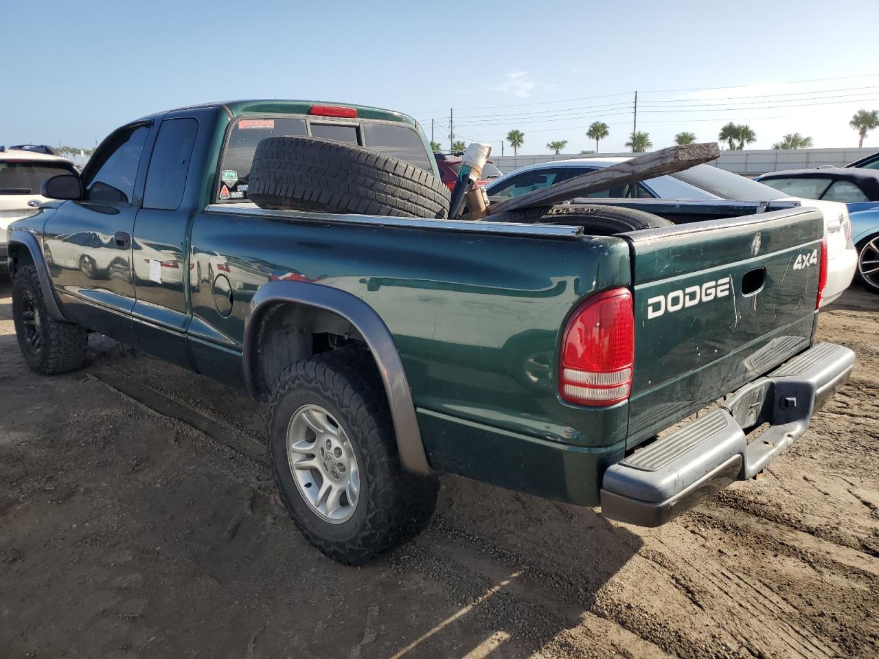 2002 Dodge Dakota - Image 2