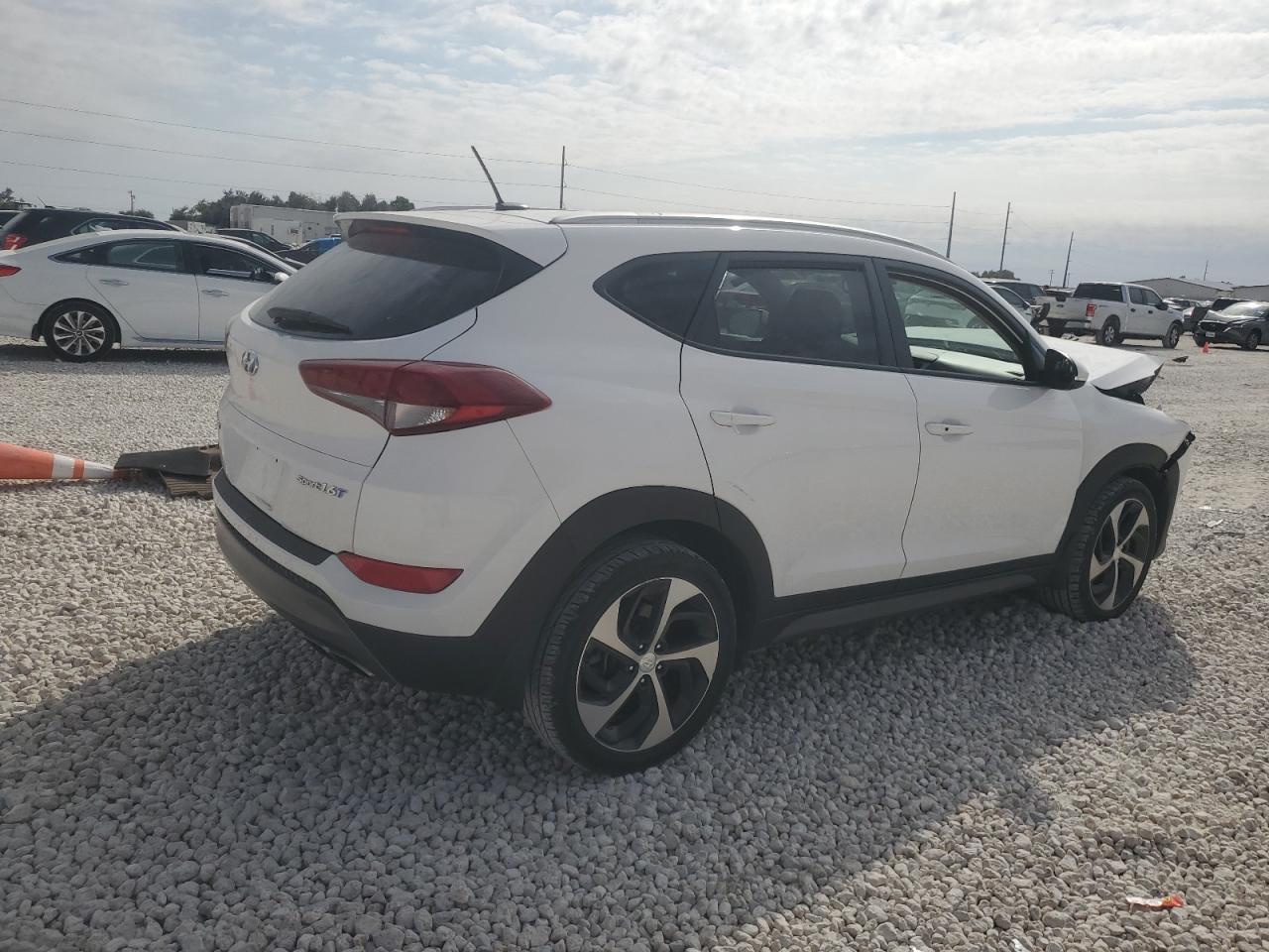 VIN KM8J33A26GU192102 2016 HYUNDAI TUCSON no.3