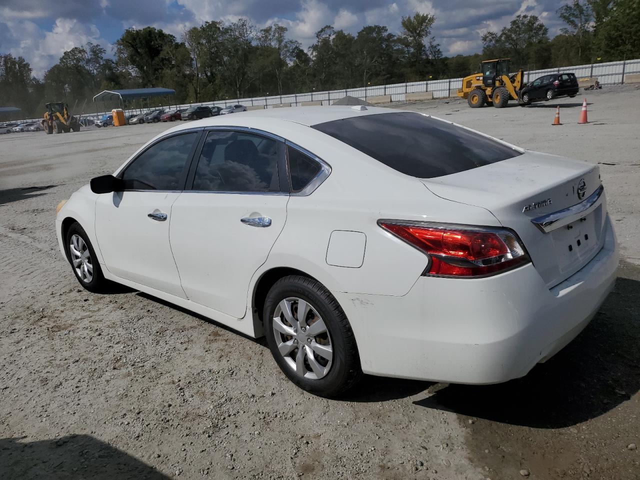 2015 Nissan Altima - Image 2