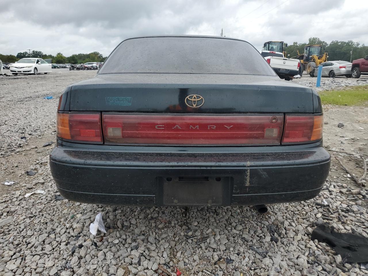 1993 Toyota Camry Le VIN: 4T1SK12E9PU300183 Lot: 74661684