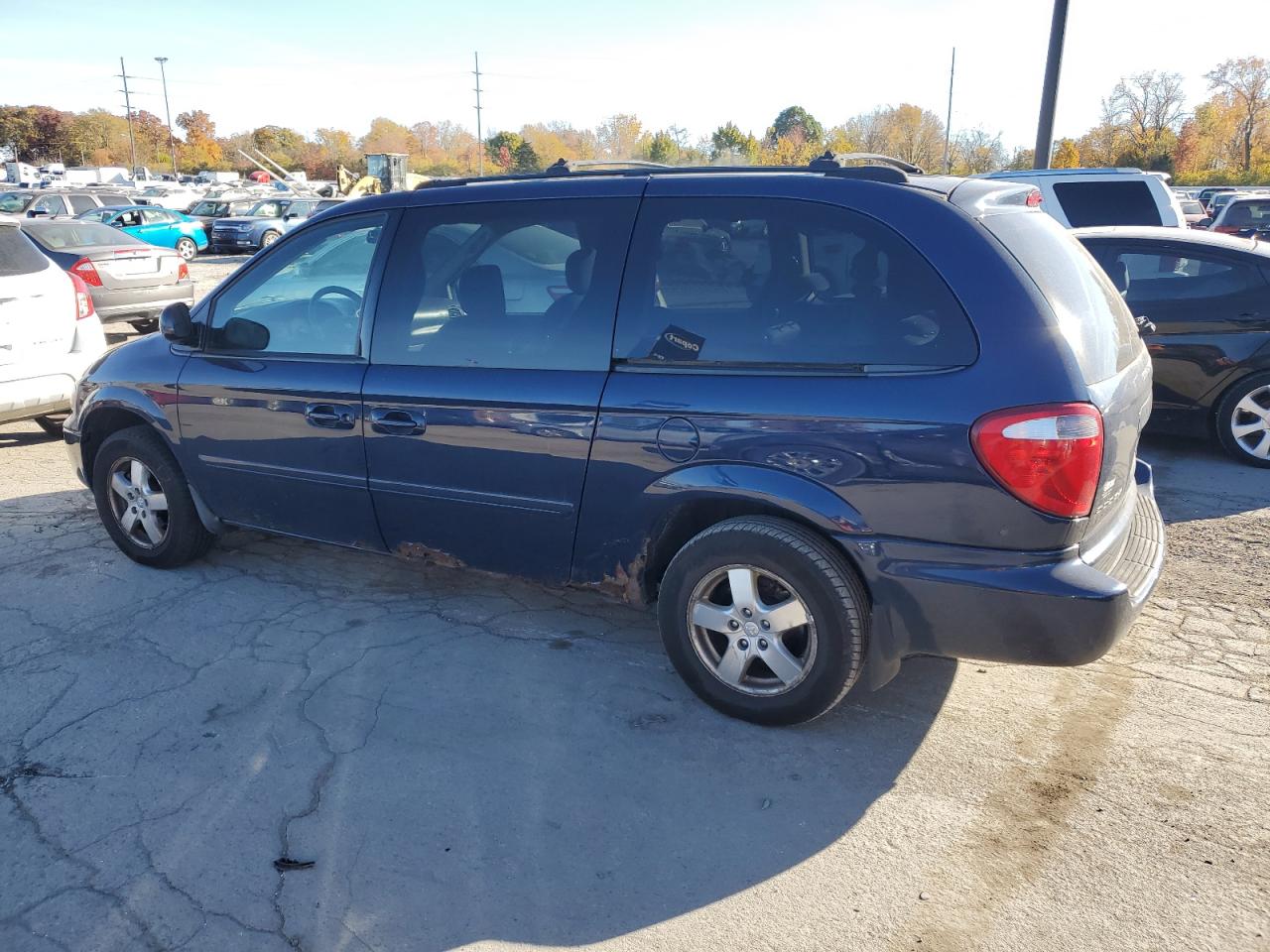 2005 Dodge Caravan - Image 2
