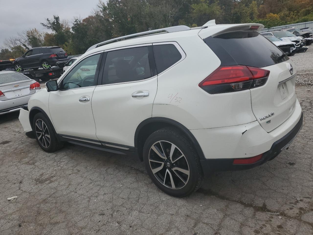 2017 Nissan Rogue - Image 2