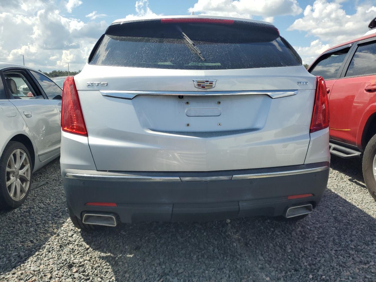 1GYKNBRS7HZ123385 2017 Cadillac Xt5 Luxury