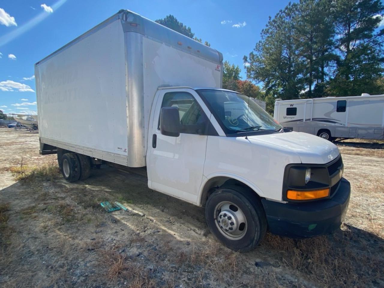 2014 Chevrolet Express - Image 4