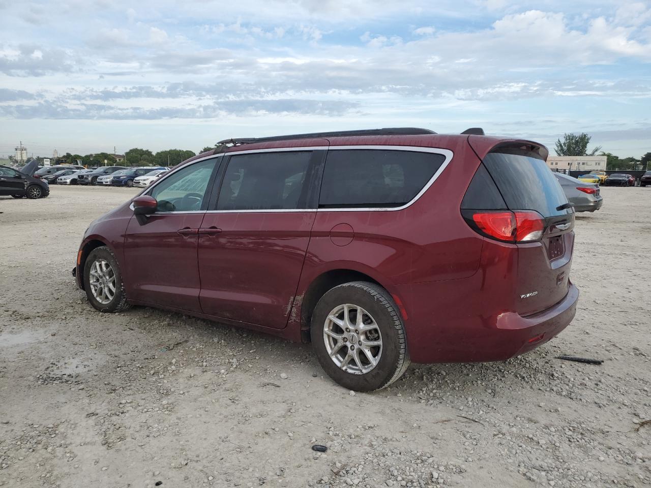 2021 Chrysler Voyager - Image 2