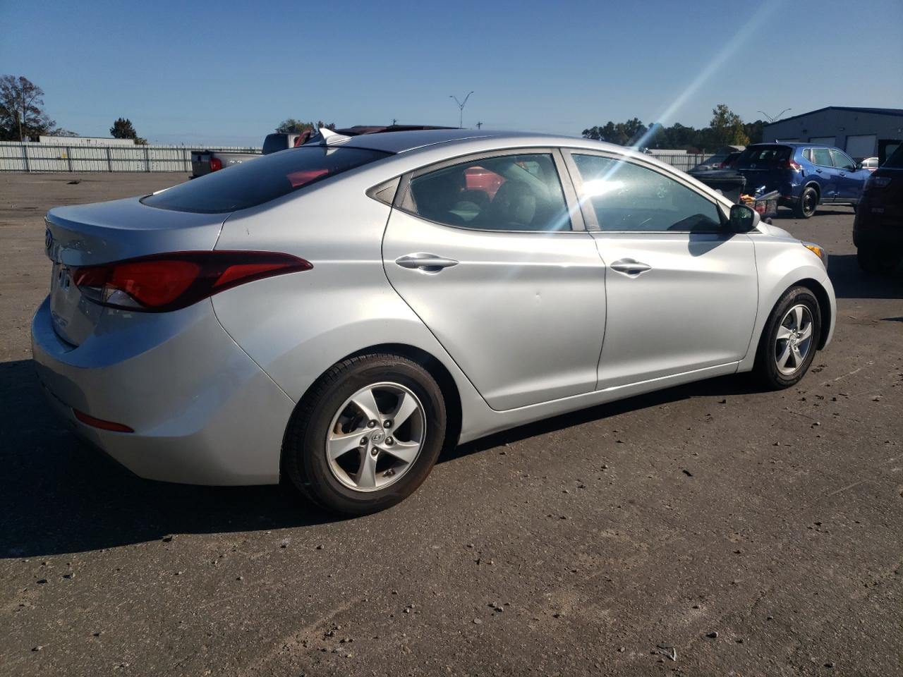 2014 Hyundai Elantra - Image 3