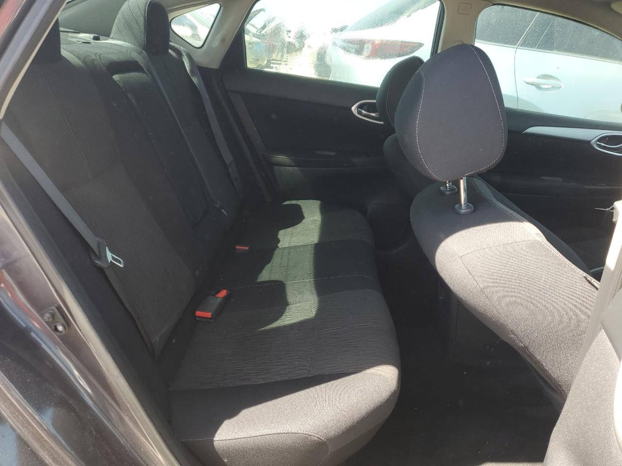 2015 Nissan Sentra - Image 10