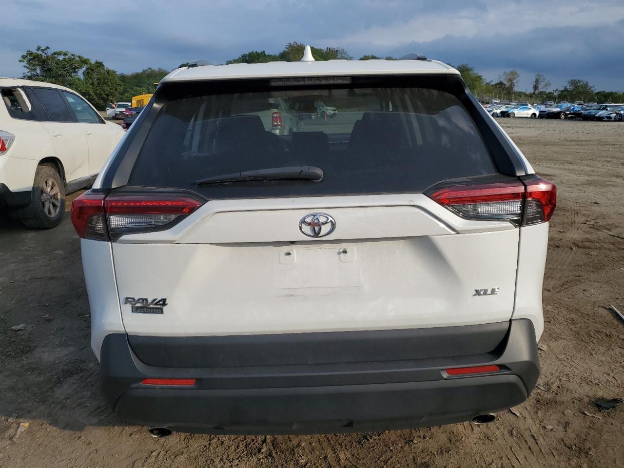 2021 Toyota Rav4 Xle VIN: 2T3W1RFV9MW165173 Lot: 74074634