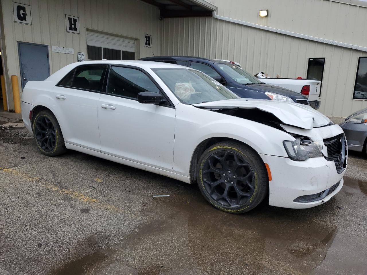 2019 Chrysler 300 - Image 4