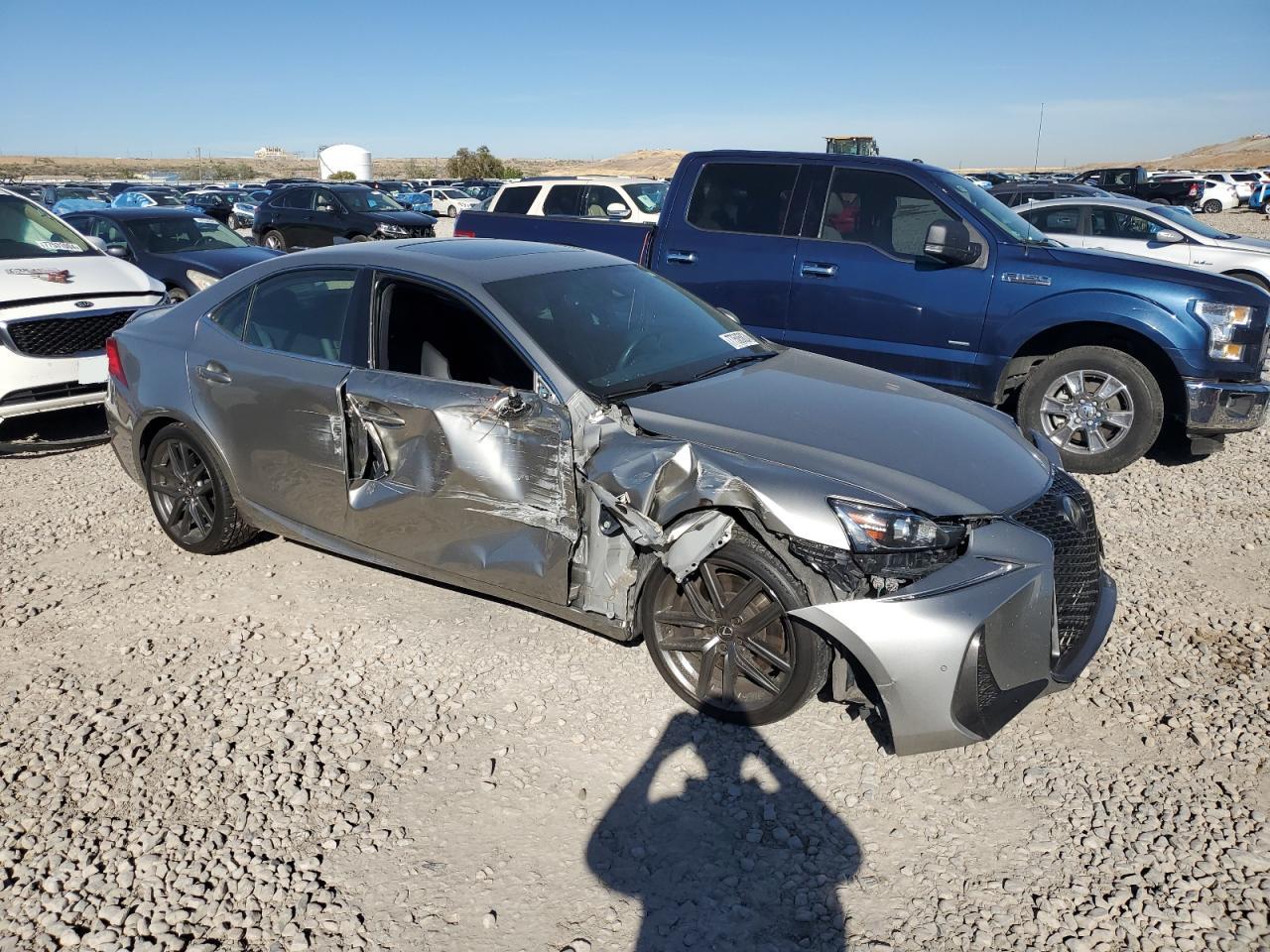 2019 Lexus IS - Image 4