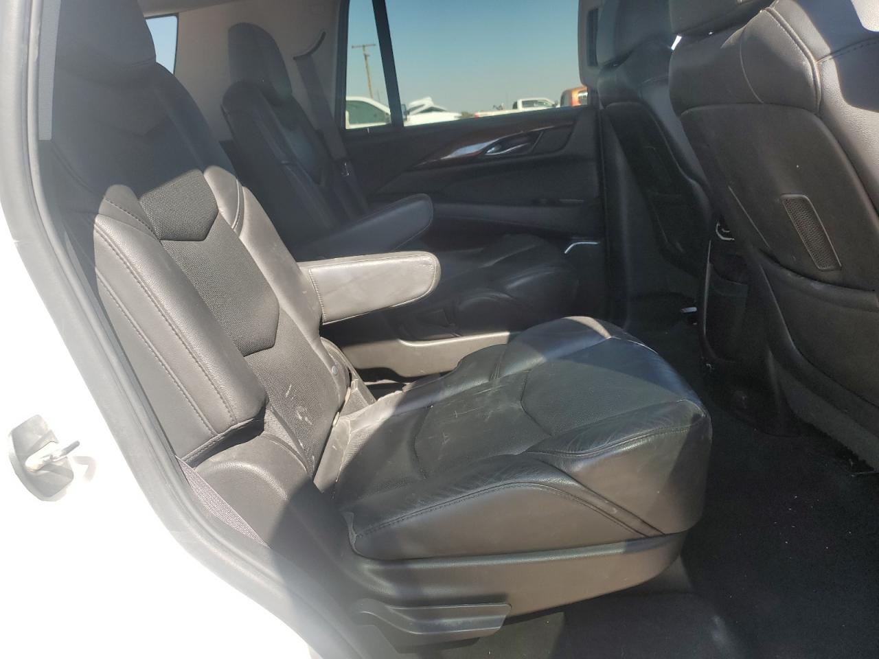 1GYS3BKJ4HR249680 2017 Cadillac Escalade Luxury