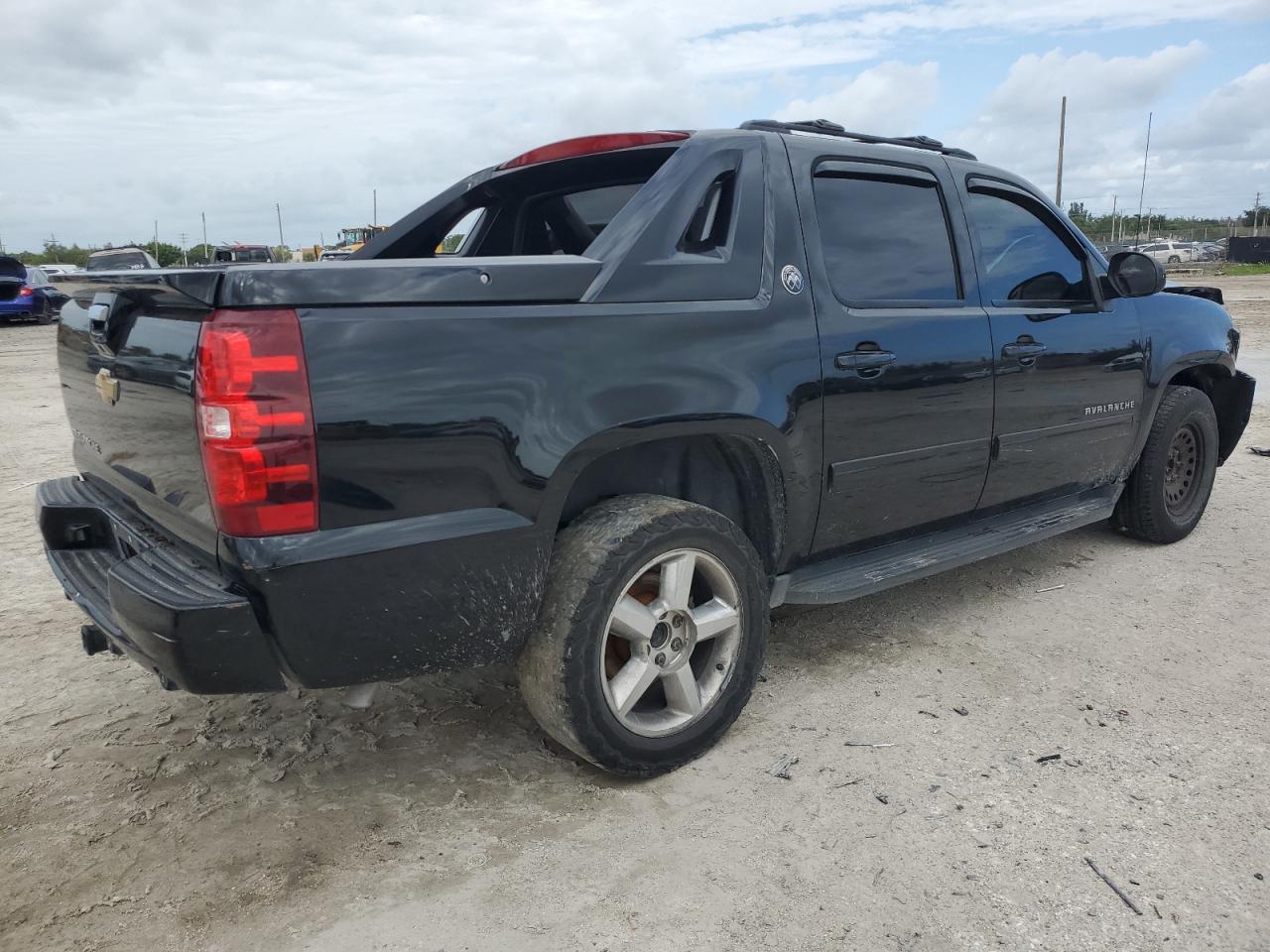 3GNMCFE07DG152290 2013 Chevrolet Avalanche Lt