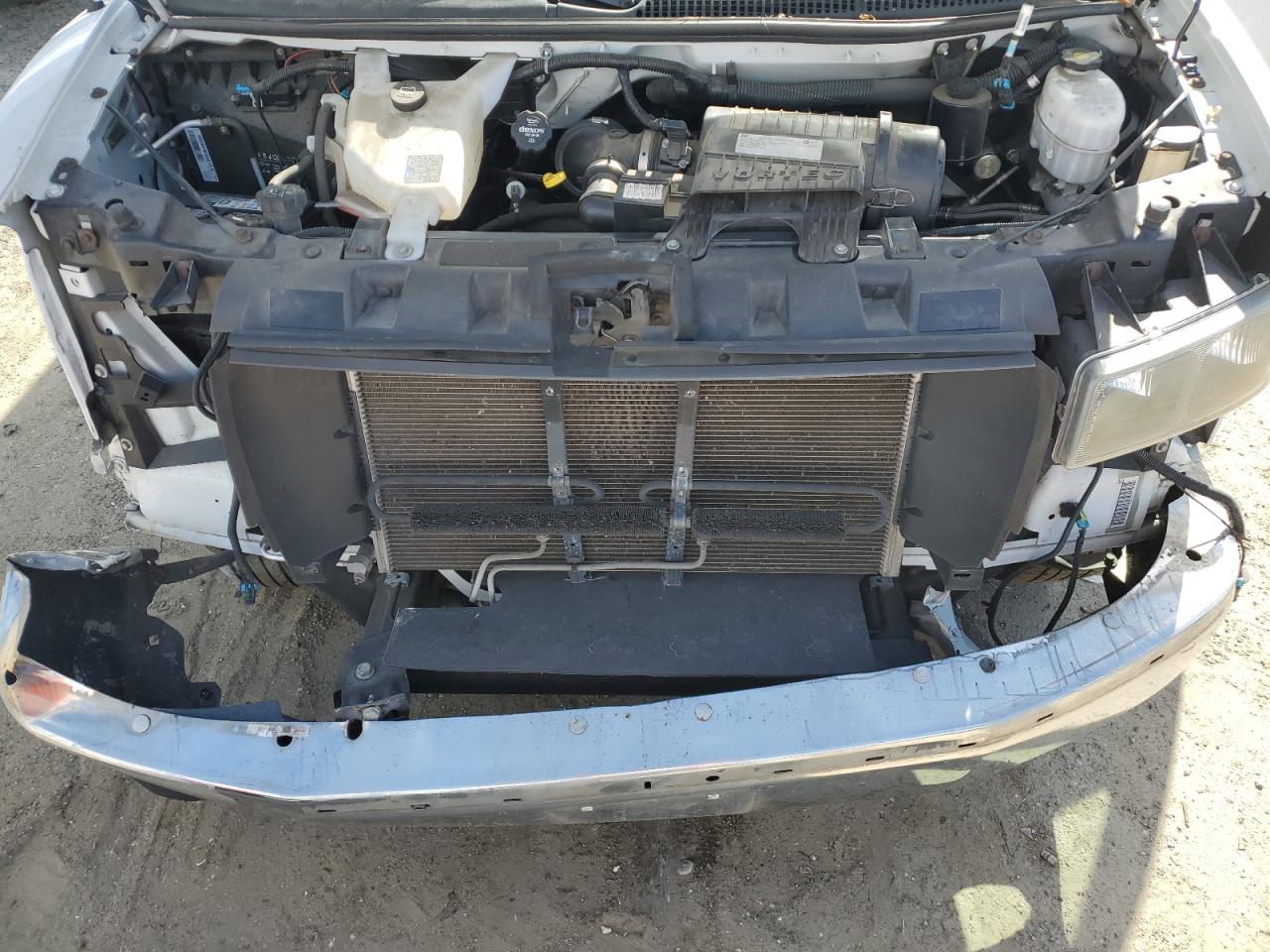 2018 Chevrolet Express - Image 12