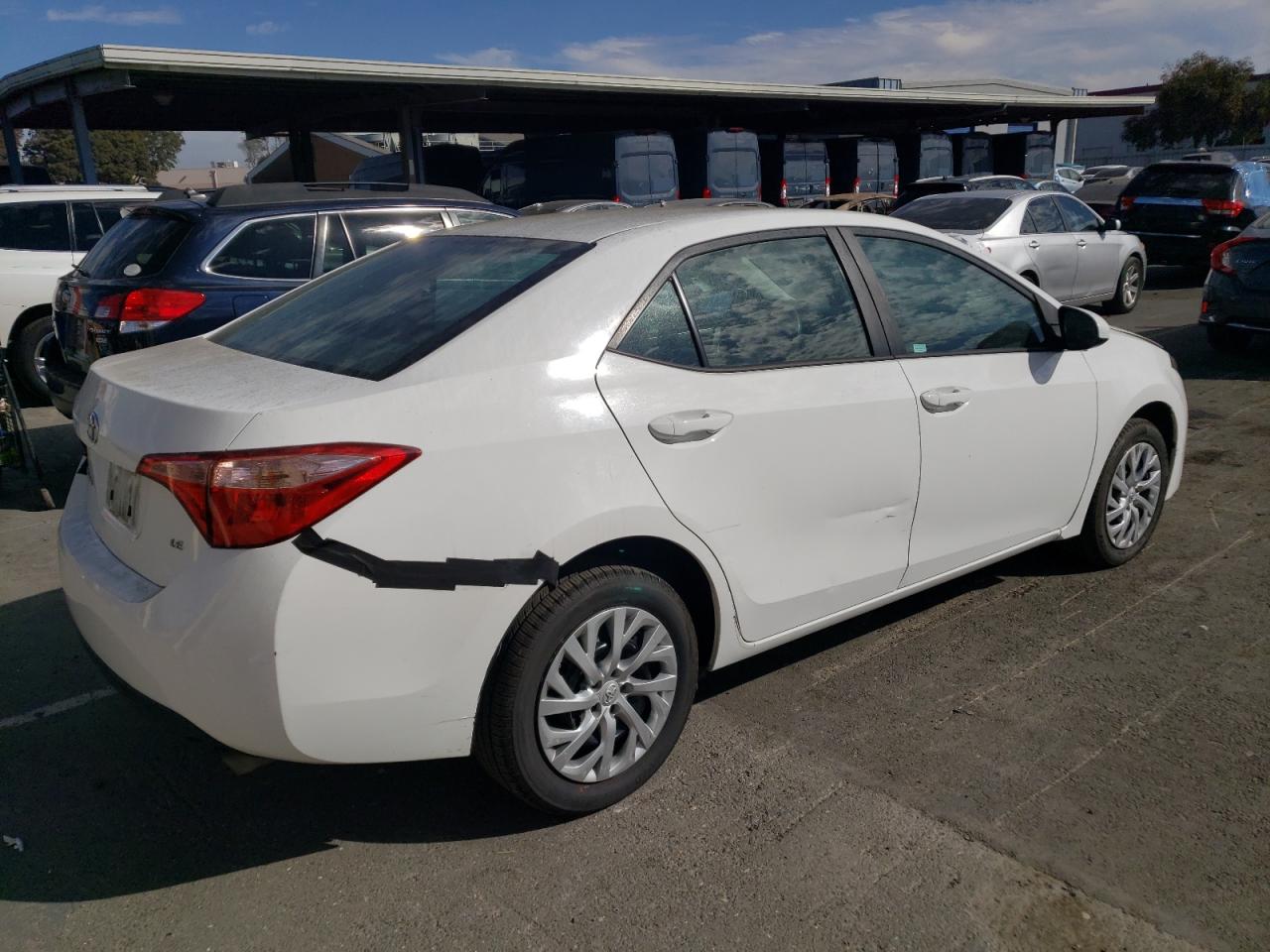 VIN 5YFBURHE4JP802270 2018 TOYOTA COROLLA no.3