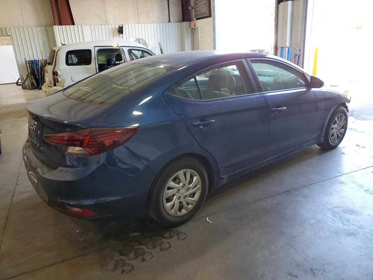 2020 Hyundai Elantra - Image 3