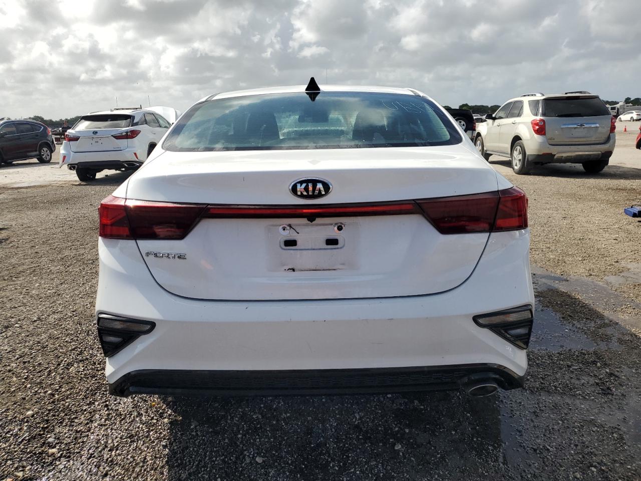 VIN 3KPF24AD3ME359966 2021 KIA FORTE no.6