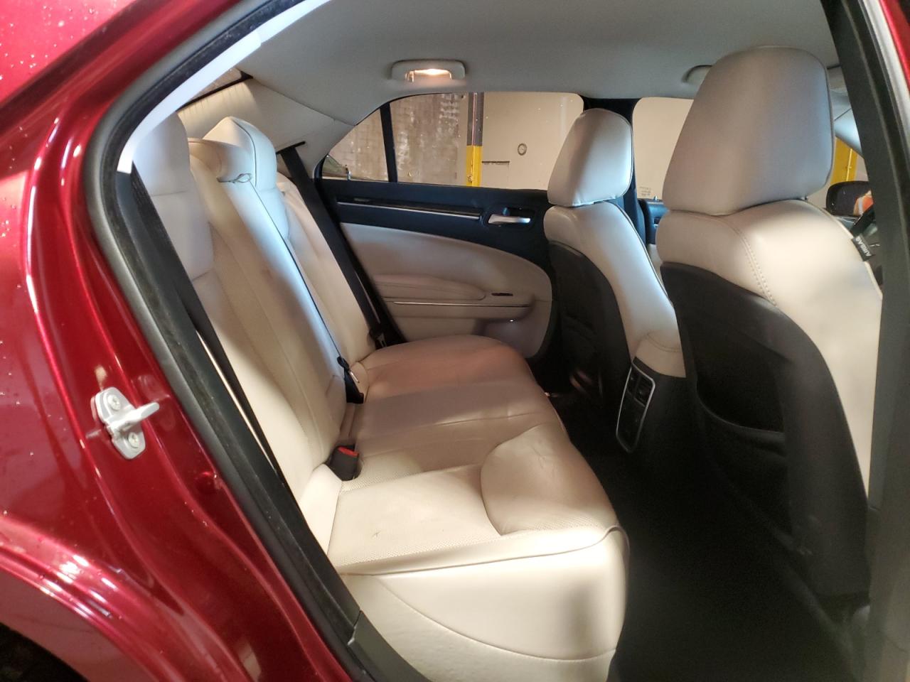 2018 Chrysler 300 - Image 10