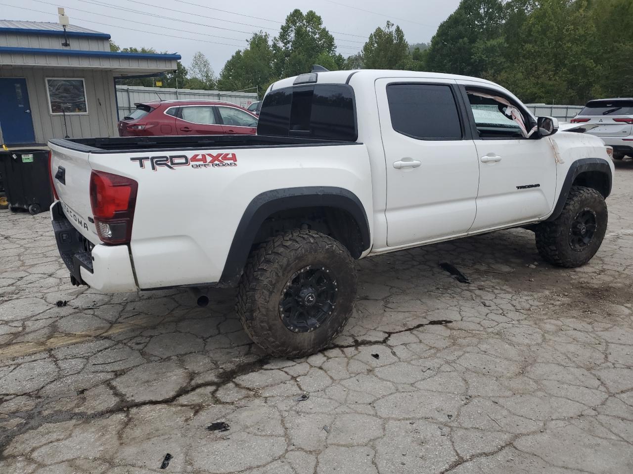 2019 Toyota Tacoma - Image 3