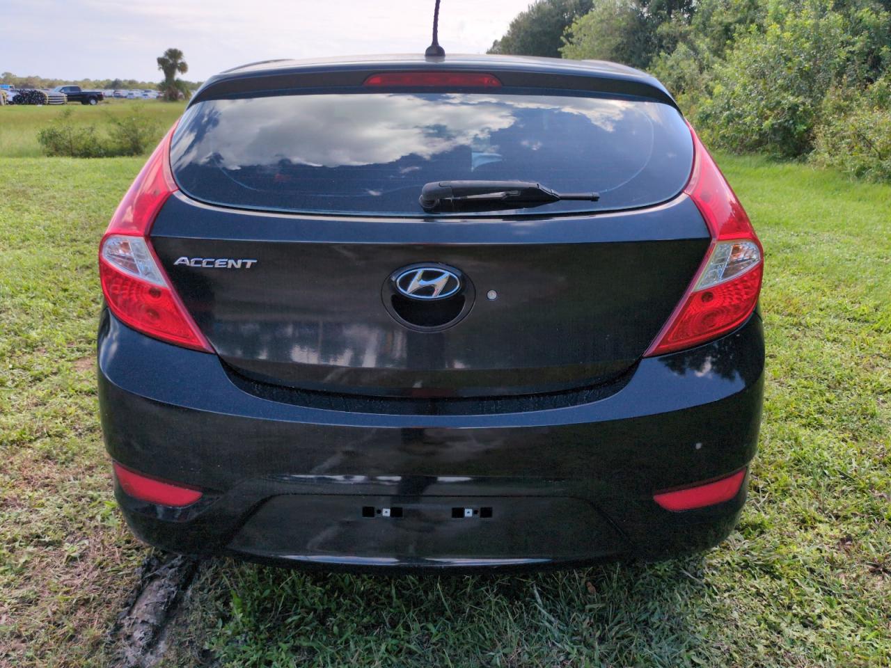 2013 Hyundai Accent - Image 6