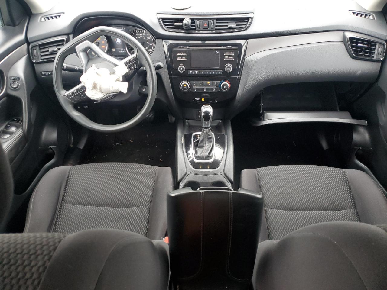 2017 Nissan Rogue - Image 8