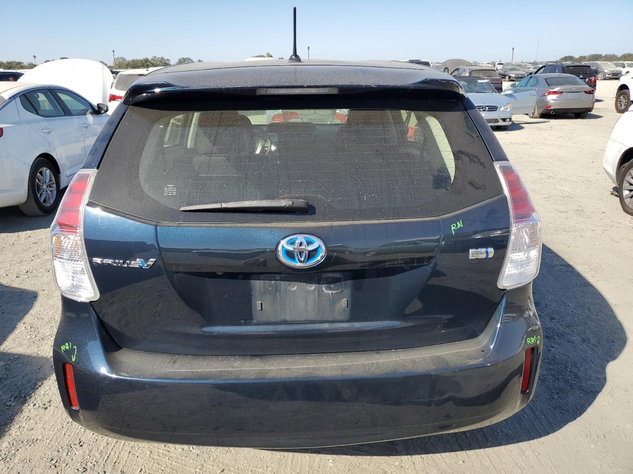 JTDZN3EU6HJ065009 2017 Toyota Prius V