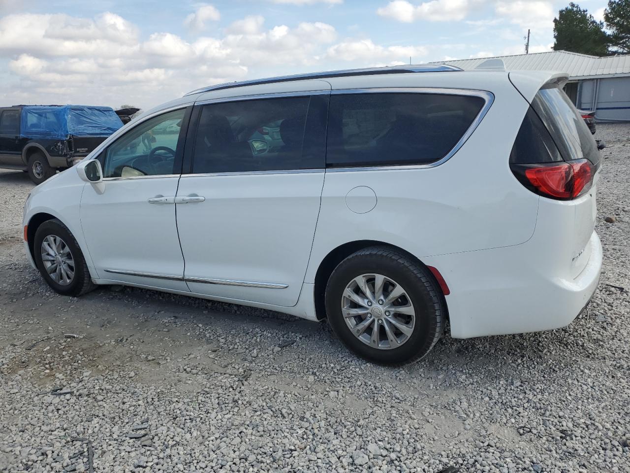 2019 Chrysler Pacifica - Image 2