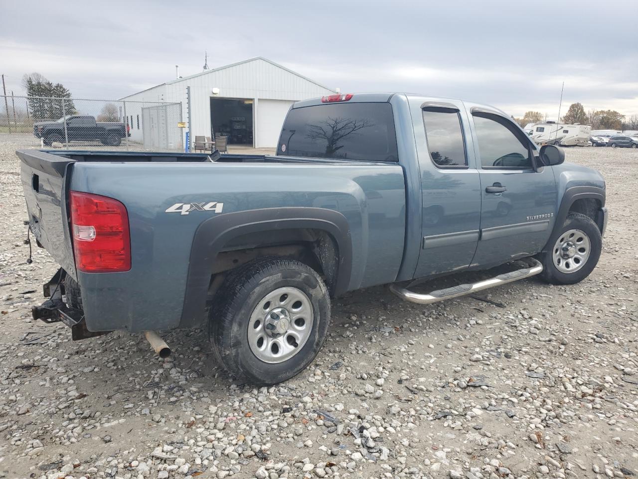2009 Chevrolet Silverado - Image 3
