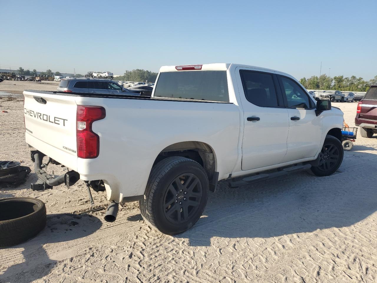 2022 Chevrolet Silverado - Image 3