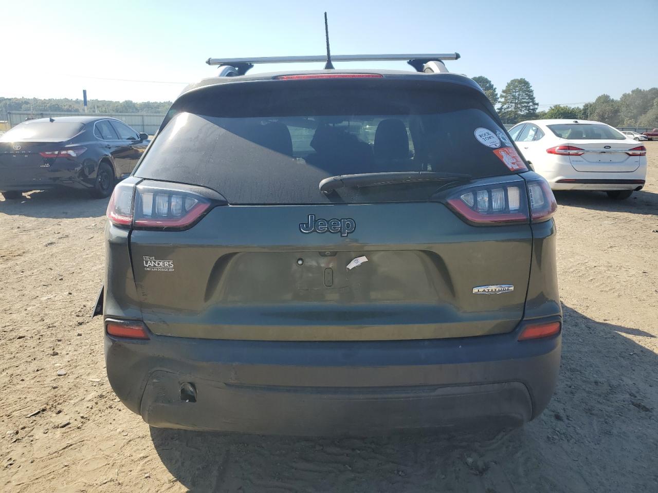 1C4PJLCB8KD339952 2019 Jeep Cherokee Latitude