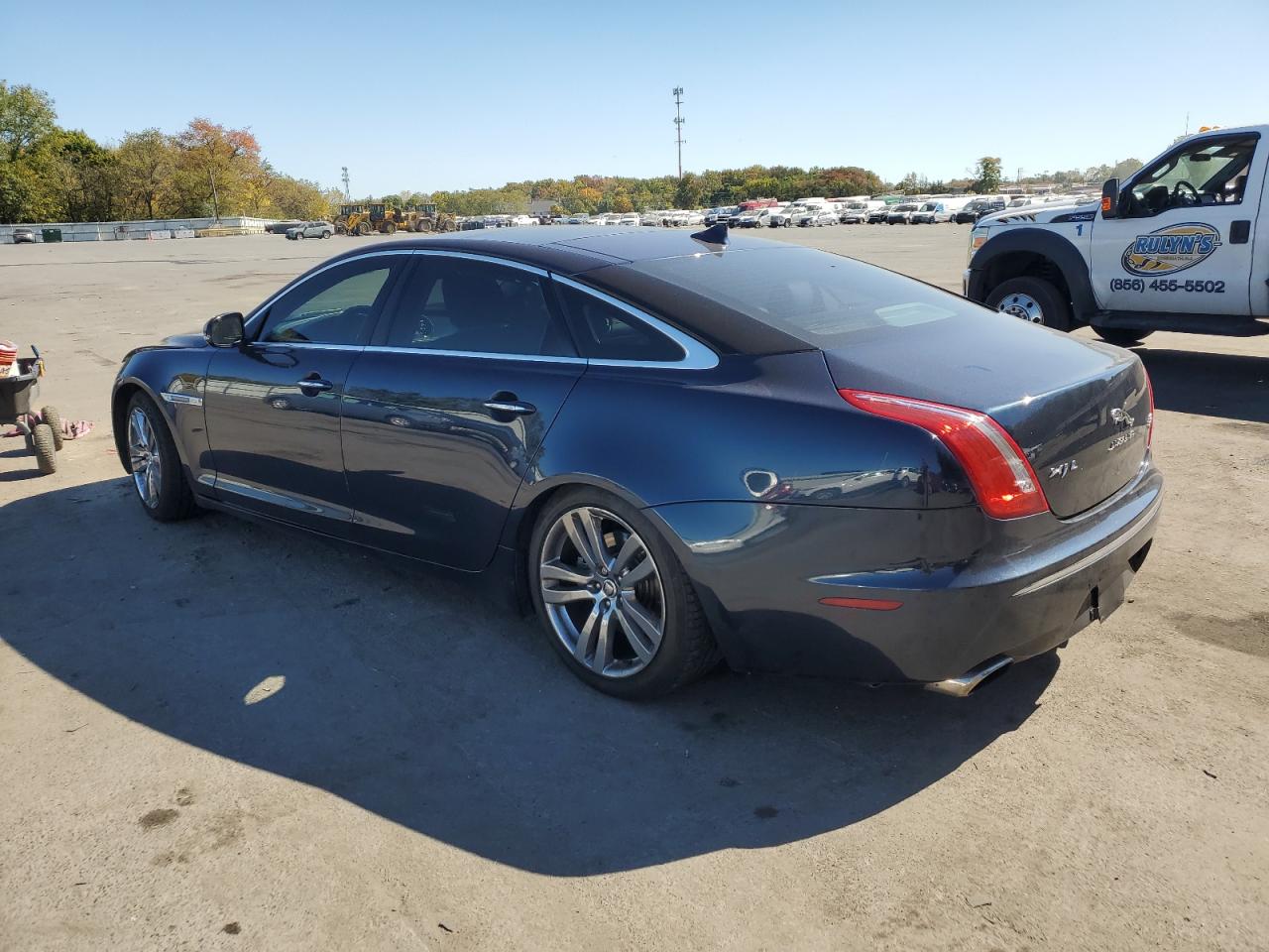 2013 Jaguar XJ - Image 2