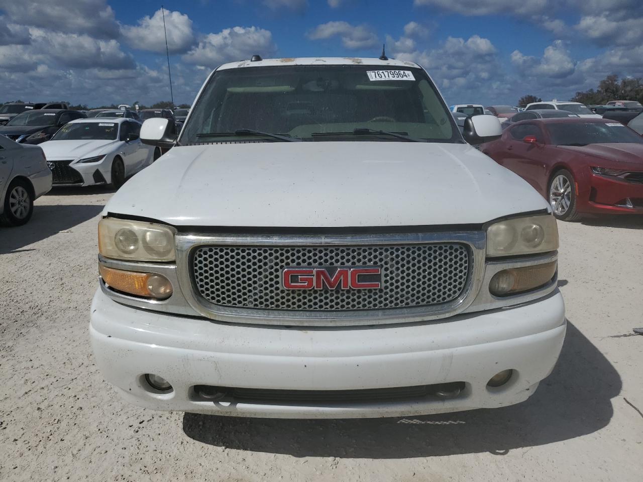 2004 GMC Yukon - Image 5