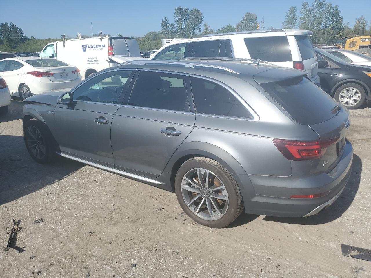 WA19NAF42JA050946 2018 AUDI A4 - Image 2